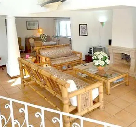 Charming Gale Gwenda 3 Bedrooms Close To וילה אלבופיירה