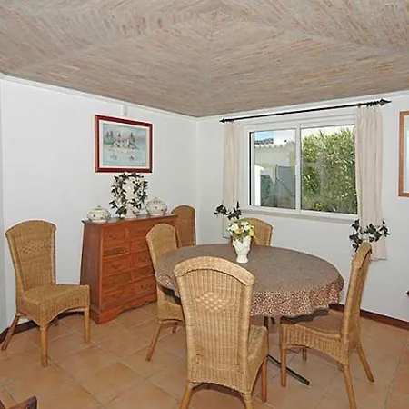 Charming Gale Gwenda 3 Bedrooms Close To